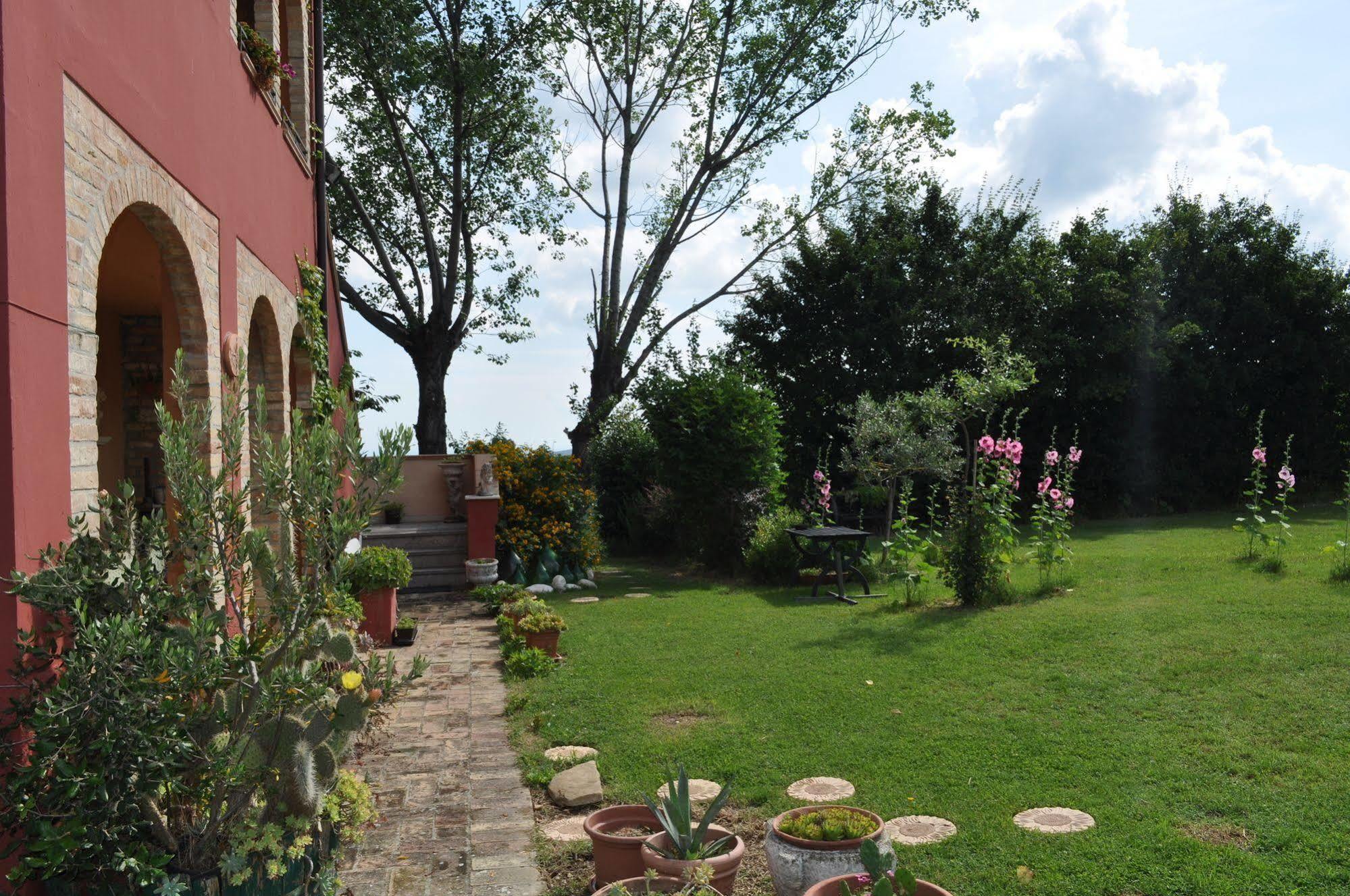 Isola Dei Calanchi Hotel Atri Exterior foto